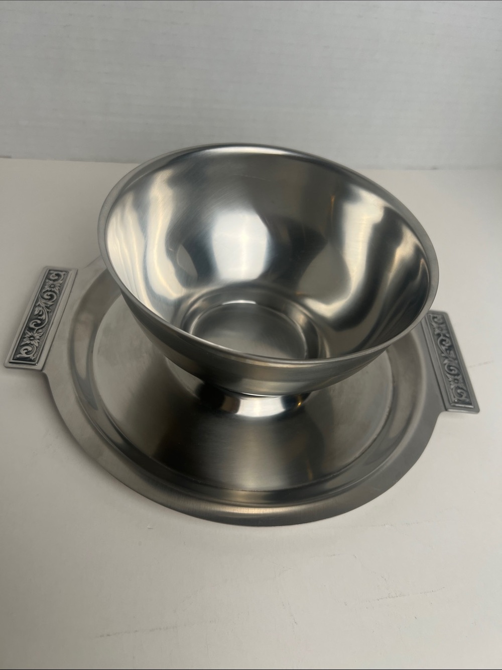 Vtg International Decorator 18-8 Stainless Steel Gravy Boat Attached Tray MCM
